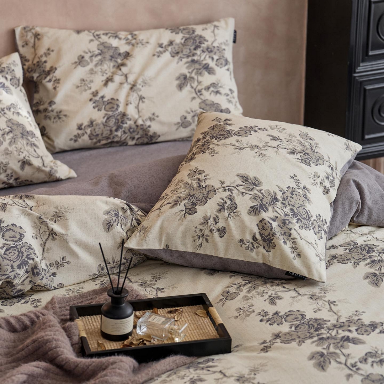 91家纺网 家纺一手货源 找家纺 涵宸家纺 2025新款全棉磨毛印花四件套-御岚 韵素