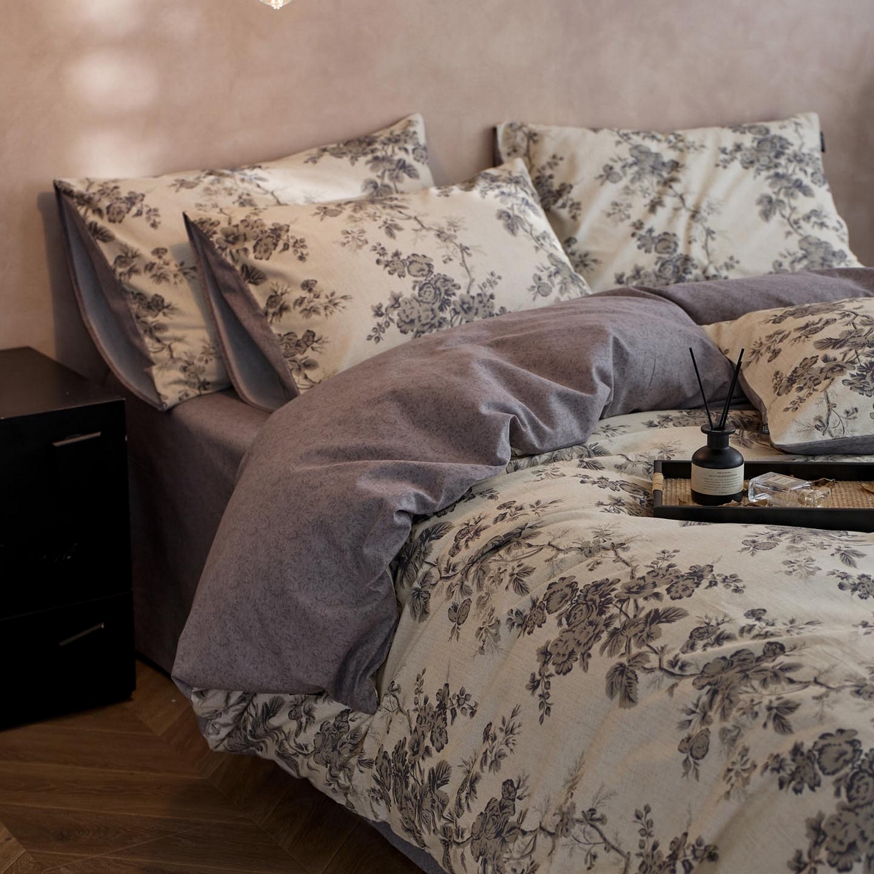 91家纺网 家纺一手货源 找家纺 涵宸家纺 2025新款全棉磨毛印花四件套-御岚 韵素