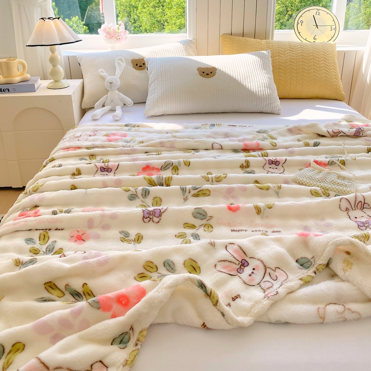 91家纺网 家纺一手货源 找家纺 悦织湾家纺 2025新款炫彩仿兔毛绒泡泡绒牛奶绒法兰绒毛毯休闲毯沙发盖毯跨境外贸出口专供 青青小兔