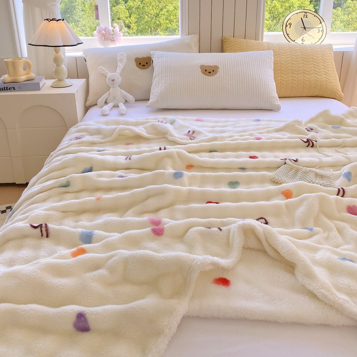 91家纺网 家纺一手货源 找家纺 悦织湾家纺 2025新款炫彩仿兔毛绒泡泡绒牛奶绒法兰绒毛毯休闲毯沙发盖毯跨境外贸出口专供 温馨