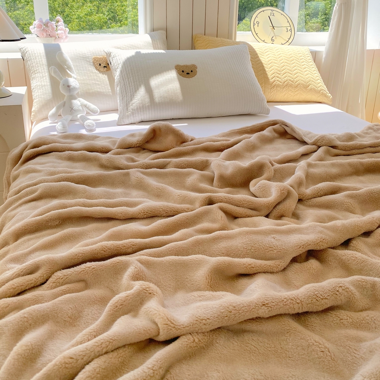 91家纺网 家纺一手货源 找家纺 悦织湾家纺 2025新款炫彩仿兔毛绒泡泡绒牛奶绒法兰绒毛毯休闲毯沙发盖毯跨境外贸出口专供 香槟色