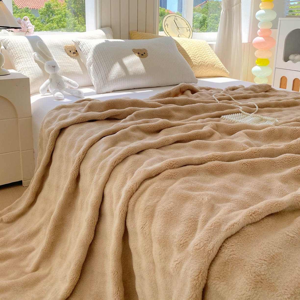 91家纺网 家纺一手货源 找家纺 悦织湾家纺 2025新款炫彩仿兔毛绒泡泡绒牛奶绒法兰绒毛毯休闲毯沙发盖毯跨境外贸出口专供 香槟色