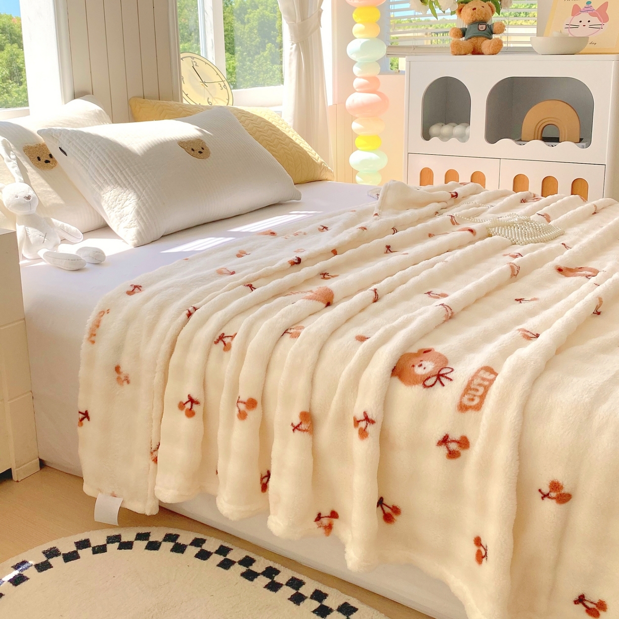 91家纺网 家纺一手货源 找家纺 悦织湾家纺 2025新款炫彩仿兔毛绒泡泡绒牛奶绒法兰绒毛毯休闲毯沙发盖毯跨境外贸出口专供 樱桃小熊