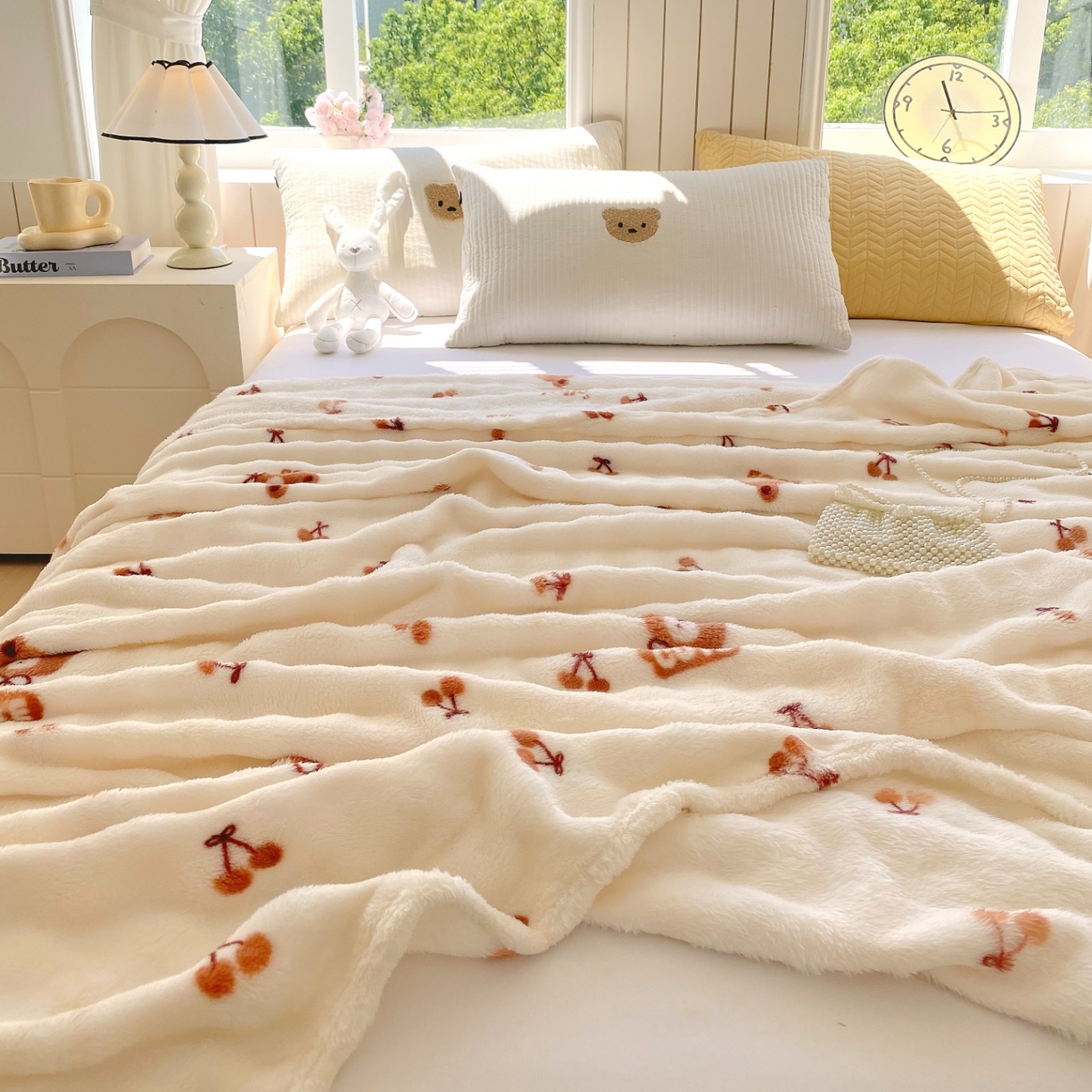 91家纺网 家纺一手货源 找家纺 悦织湾家纺 2025新款炫彩仿兔毛绒泡泡绒牛奶绒法兰绒毛毯休闲毯沙发盖毯跨境外贸出口专供 樱桃小熊