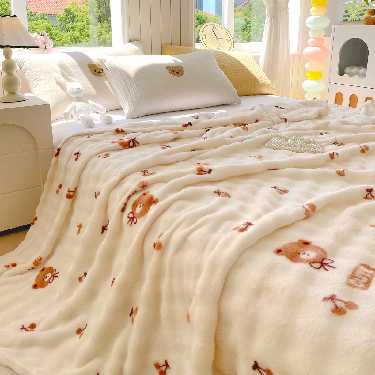 91家纺网 家纺一手货源 找家纺 悦织湾家纺 2025新款炫彩仿兔毛绒泡泡绒牛奶绒法兰绒毛毯休闲毯沙发盖毯跨境外贸出口专供 樱桃小熊