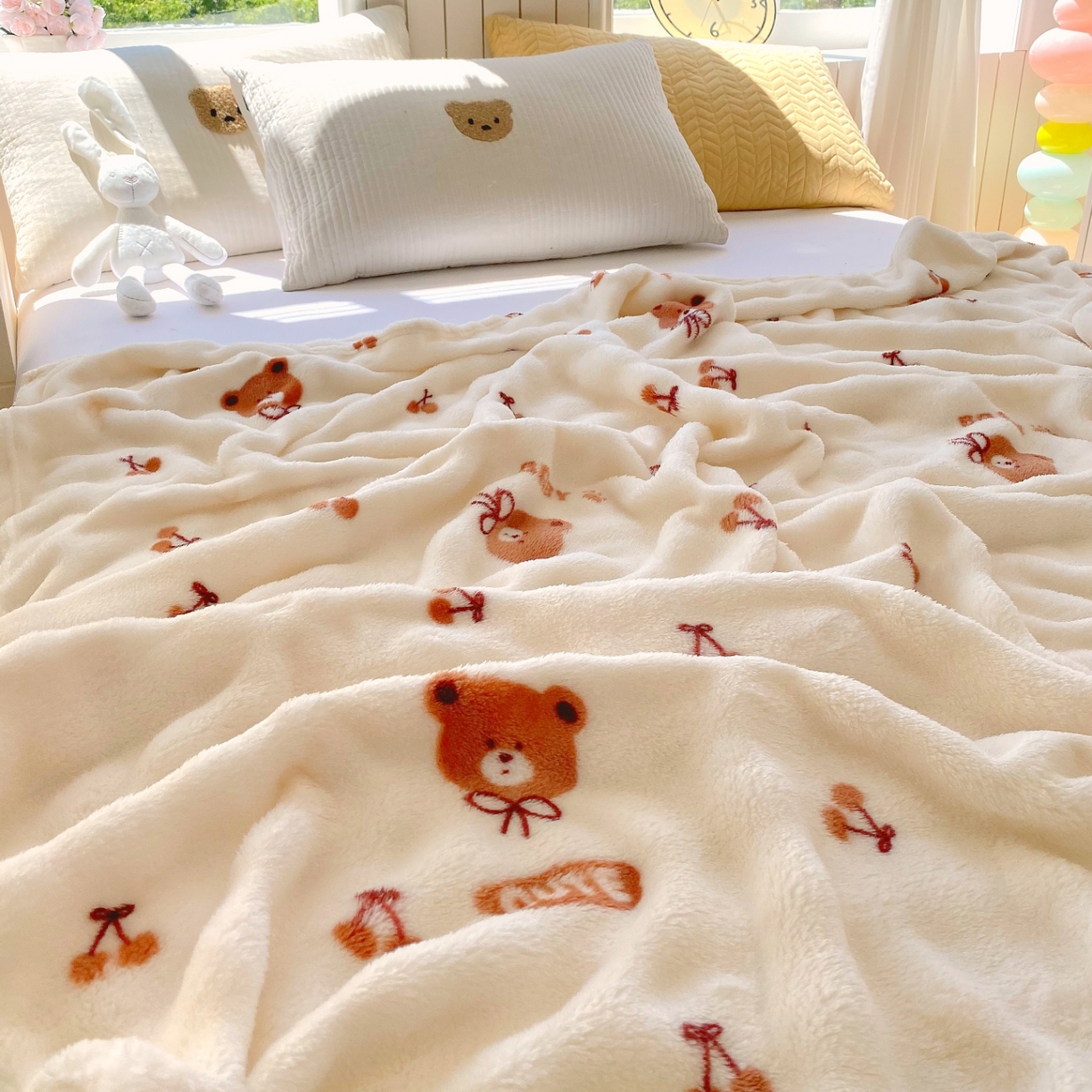 91家纺网 家纺一手货源 找家纺 悦织湾家纺 2025新款炫彩仿兔毛绒泡泡绒牛奶绒法兰绒毛毯休闲毯沙发盖毯跨境外贸出口专供 樱桃小熊