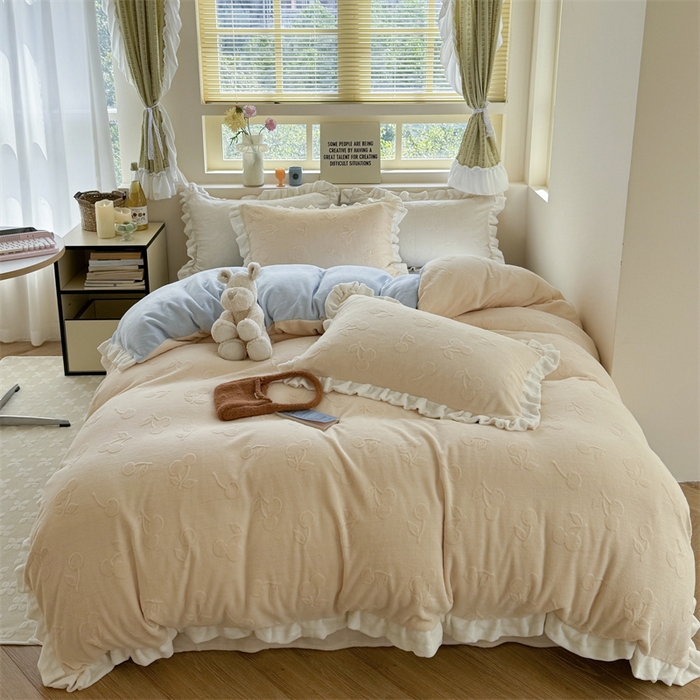 91家纺网 家纺一手货源 找家纺 （总）潘朵拉家纺 2025高克重雕花绒樱桃琥珀系列牛奶绒四件套