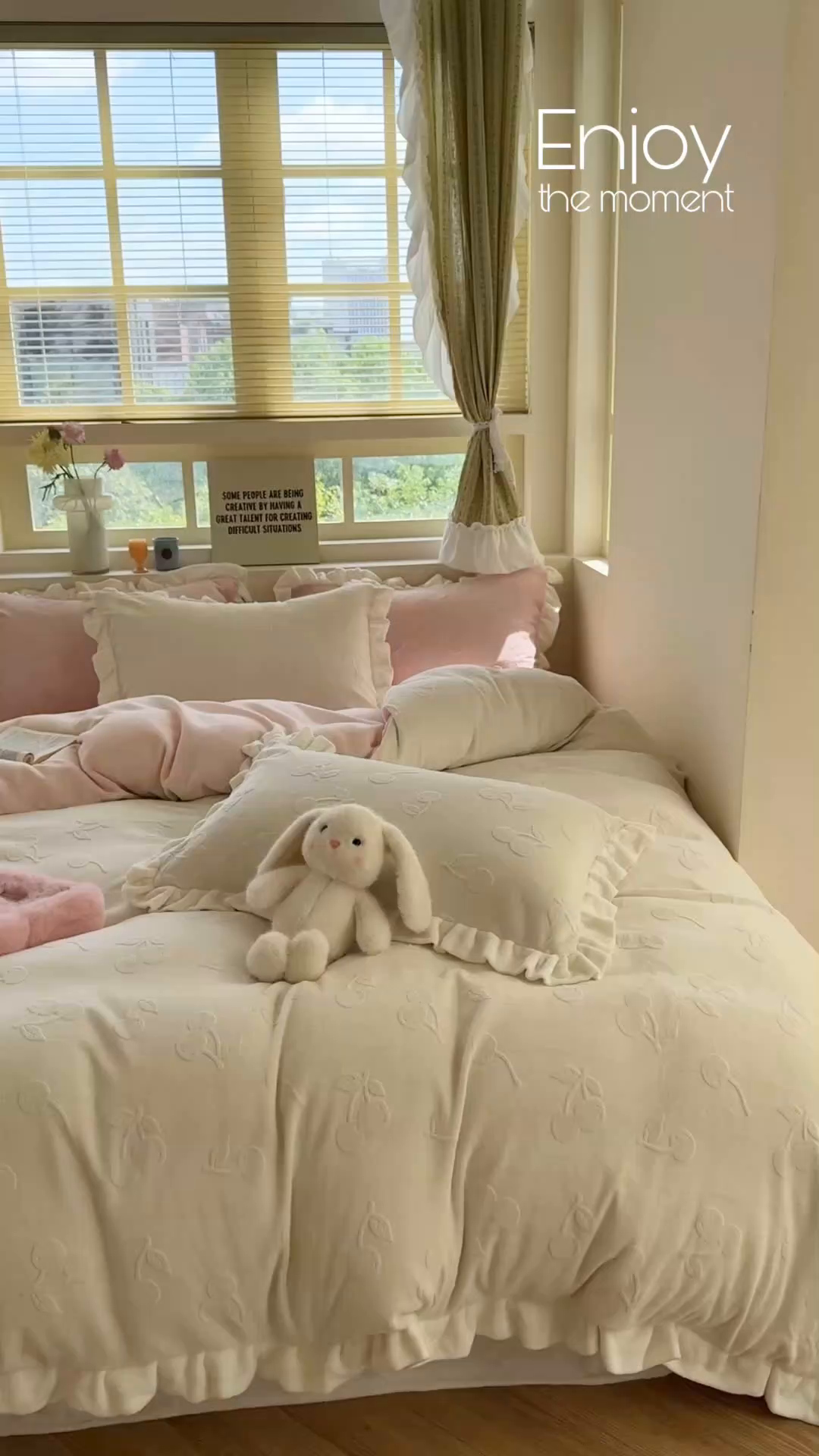 91家纺网 家纺一手货源 找家纺 （总）潘朵拉家纺 2025高克重雕花绒樱桃琥珀系列牛奶绒四件套