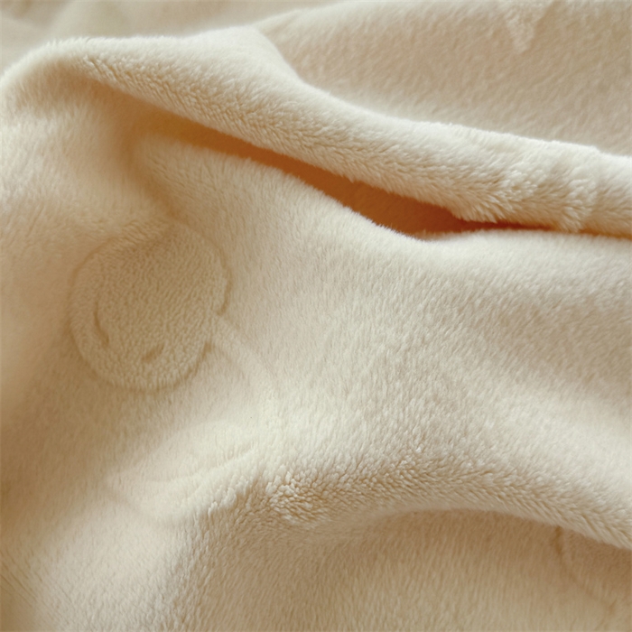 91家纺网 家纺一手货源 找家纺 潘朵拉家纺 2025高克重雕花绒樱桃琥珀系列牛奶绒四件套 樱桃琥珀黄