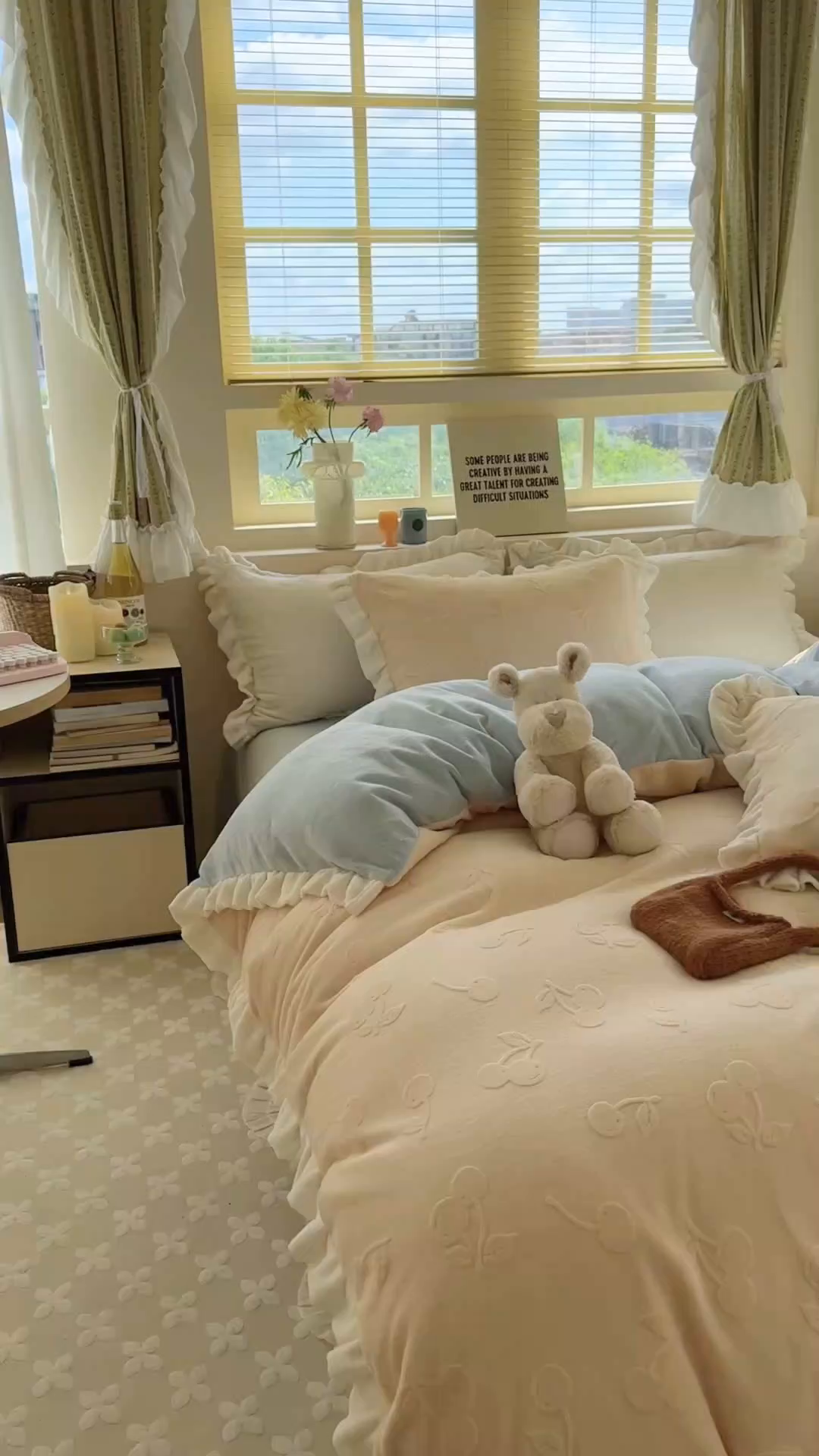 91家纺网 家纺一手货源 找家纺 潘朵拉家纺 2025高克重雕花绒樱桃琥珀系列牛奶绒四件套 樱桃琥珀黄