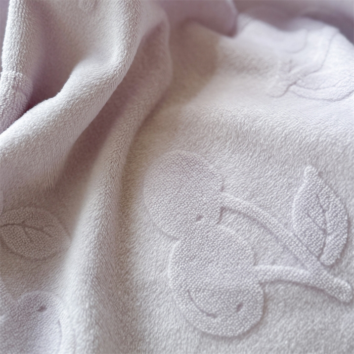 91家纺网 家纺一手货源 找家纺 潘朵拉家纺 2025高克重雕花绒樱桃琥珀系列牛奶绒四件套 樱桃琥珀紫