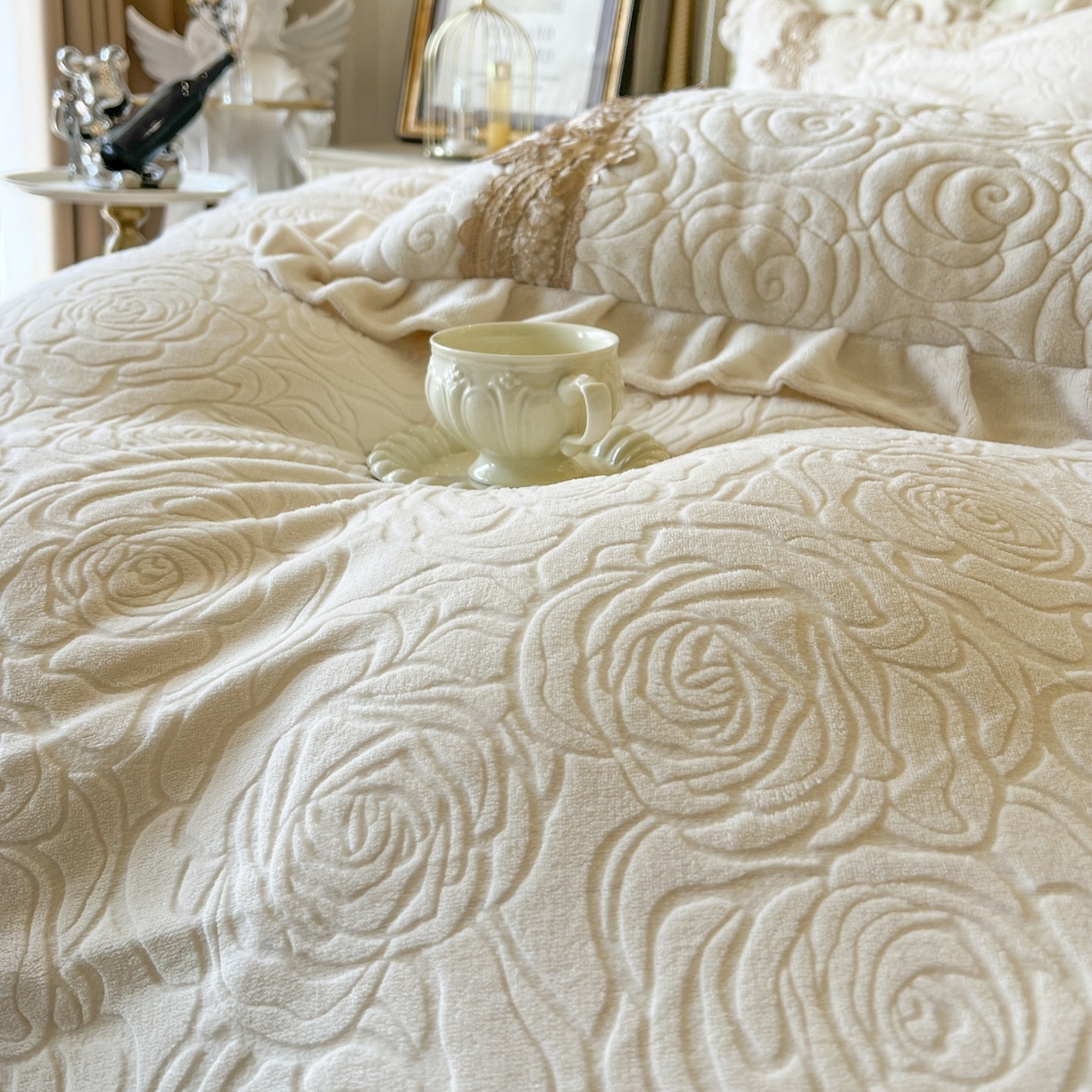 91家纺网 家纺一手货源 找家纺 （总）恋尚 2025新款雕花牛奶绒罗曼蒂克系列四件套（控价290）