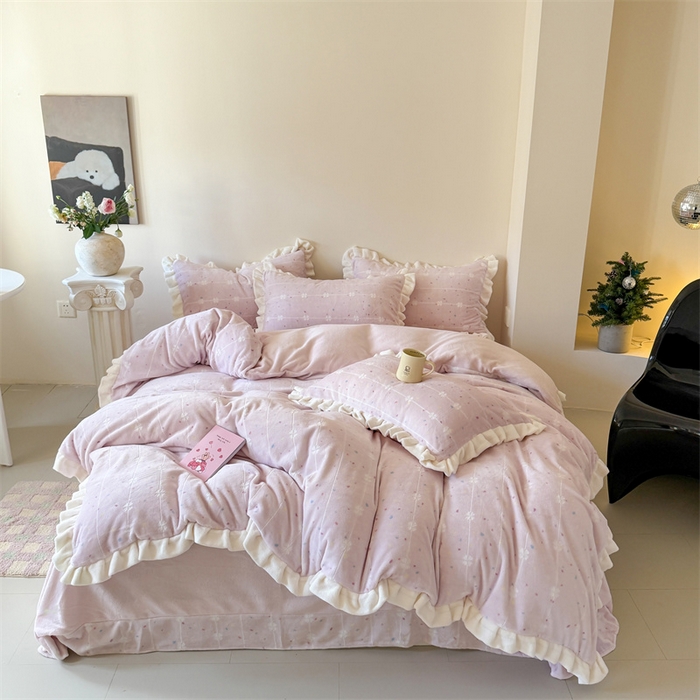 91家纺网 家纺一手货源 找家纺 （总）潘朵拉家纺 2025立体着色雕花系列牛奶绒四件套