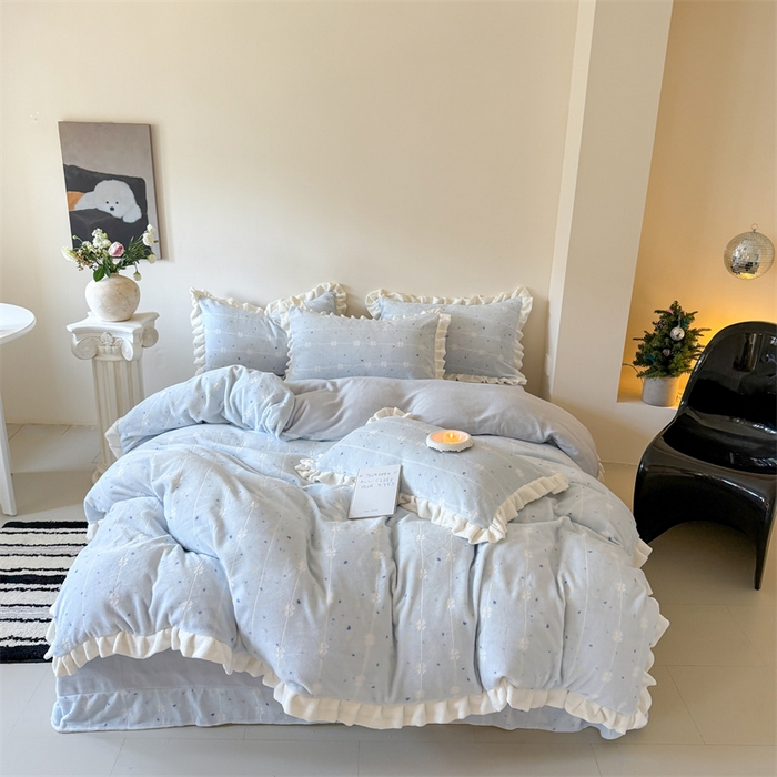 91家纺网 家纺一手货源 找家纺 （总）潘朵拉家纺 2025立体着色雕花系列牛奶绒四件套