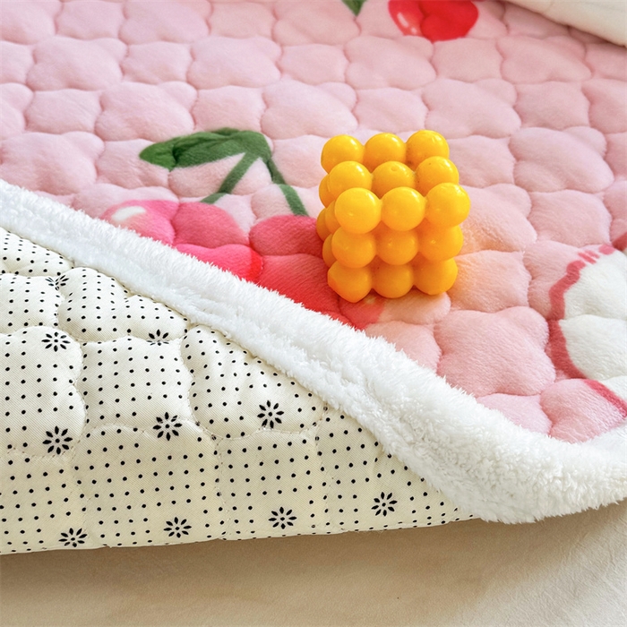 91家纺网 家纺一手货源 找家纺 优选 2025热款外贸跨境电商热销款冬季加厚牛奶绒印花床垫床垫学生单人宿舍上下铺 樱桃小兔