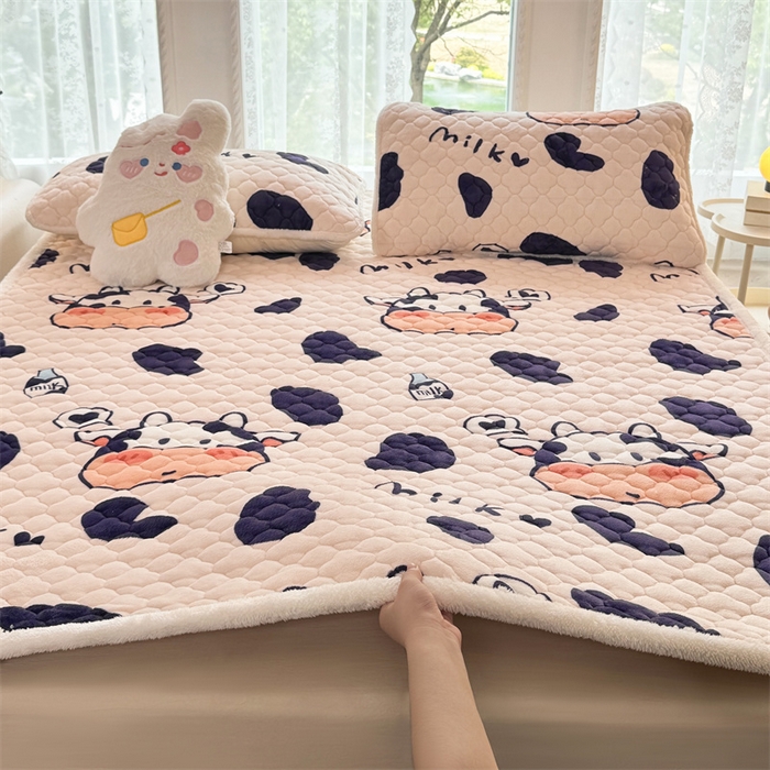 91家纺网 家纺一手货源 找家纺 优选 2025热款外贸跨境电商热销款冬季加厚牛奶绒印花床垫床垫学生单人宿舍上下铺 可爱奶牛