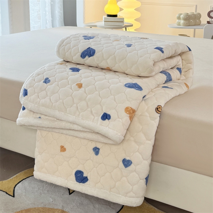 91家纺网 家纺一手货源 找家纺 优选 2025热款外贸跨境电商热销款冬季加厚牛奶绒印花床垫床垫学生单人宿舍上下铺 爱心点点