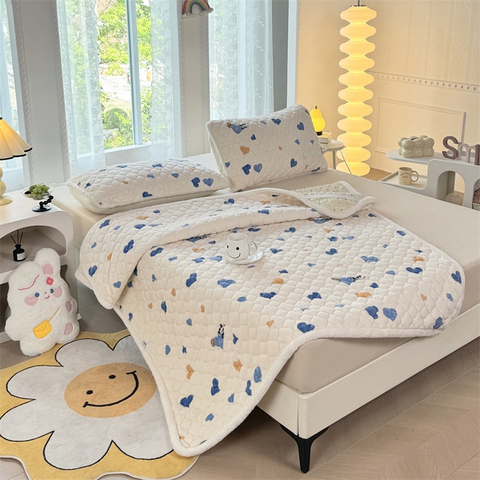 91家纺网 家纺一手货源 找家纺 优选 2025热款外贸跨境电商热销款冬季加厚牛奶绒印花床垫床垫学生单人宿舍上下铺 爱心点点