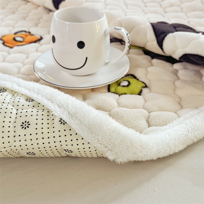 91家纺网 家纺一手货源 找家纺 优选 2025热款外贸跨境电商热销款冬季加厚牛奶绒印花床垫床垫学生单人宿舍上下铺 可爱熊猫