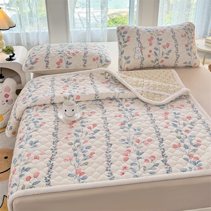 91家纺网 家纺一手货源 找家纺 优选 2025热款外贸跨境电商热销款冬季加厚牛奶绒印花床垫床垫学生单人宿舍上下铺 花间小兔
