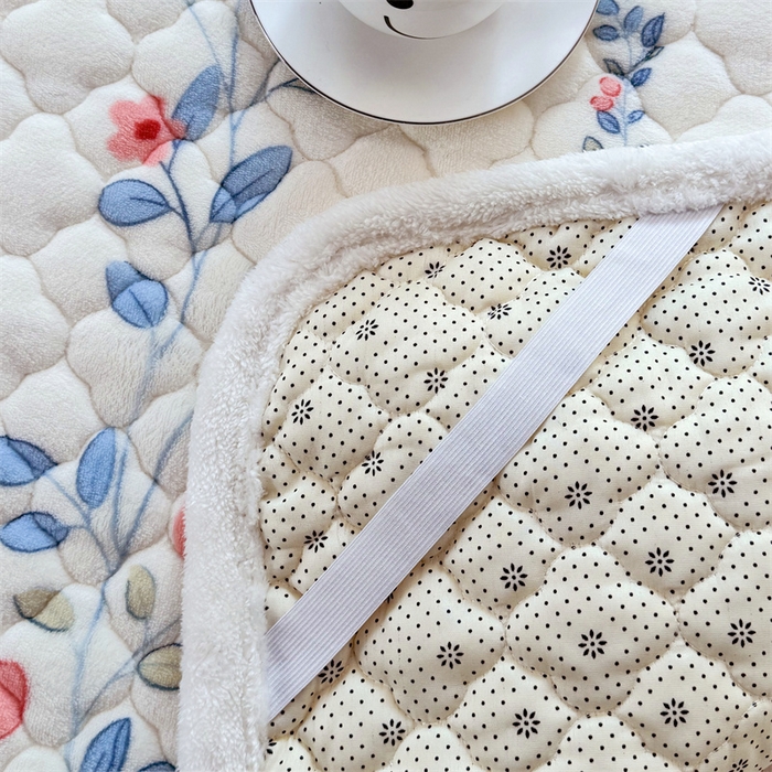 91家纺网 家纺一手货源 找家纺 优选 2025热款外贸跨境电商热销款冬季加厚牛奶绒印花床垫床垫学生单人宿舍上下铺 花间小兔