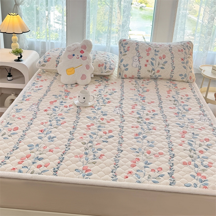 91家纺网 家纺一手货源 找家纺 优选 2025热款外贸跨境电商热销款冬季加厚牛奶绒印花床垫床垫学生单人宿舍上下铺 花间小兔