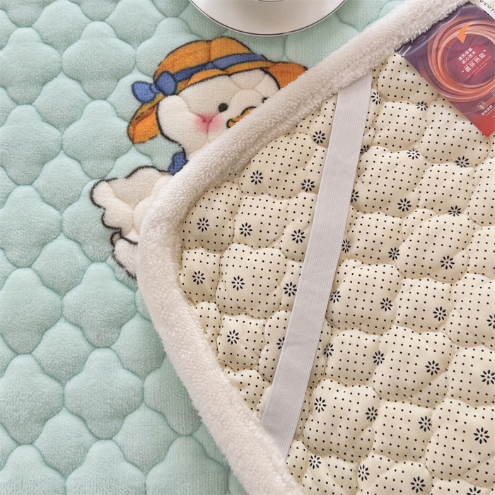 91家纺网 家纺一手货源 找家纺 优选 2025热款外贸跨境电商热销款冬季加厚牛奶绒印花床垫床垫学生单人宿舍上下铺 顽皮小鸭