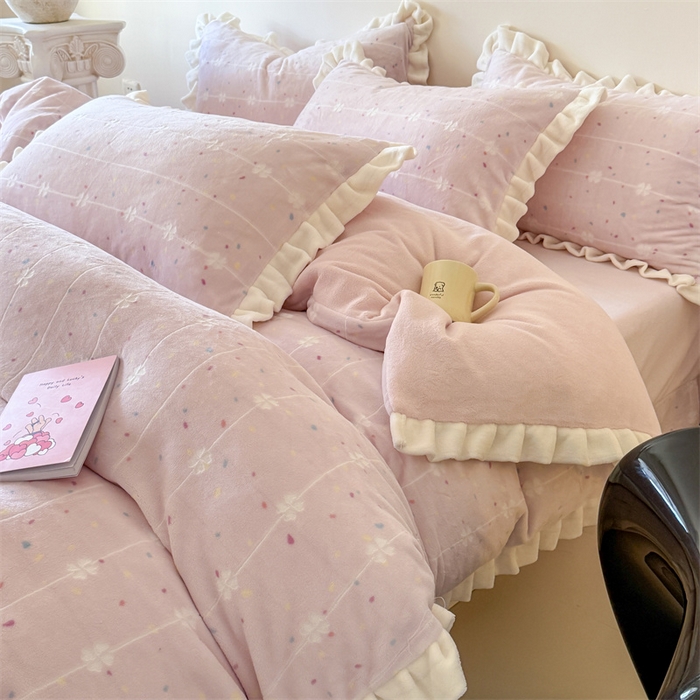 91家纺网 家纺一手货源 找家纺 （总）潘朵拉家纺 2025立体着色雕花系列牛奶绒四件套