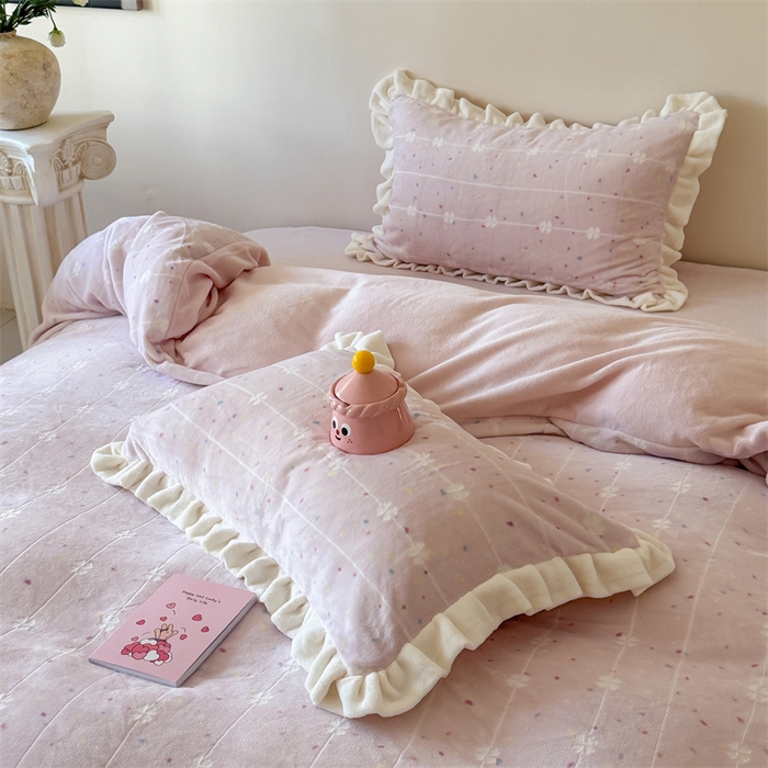 91家纺网 家纺一手货源 找家纺 （总）潘朵拉家纺 2025立体着色雕花系列牛奶绒四件套