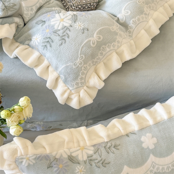 91家纺网 家纺一手货源 找家纺 潘朵拉家纺 2025立体着色雕花系列牛奶绒四件套 蓝韵