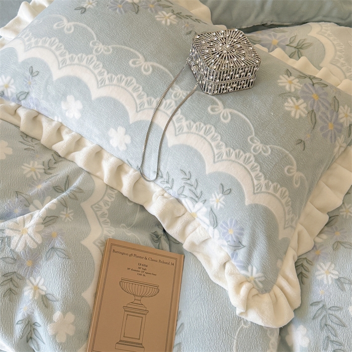 91家纺网 家纺一手货源 找家纺 潘朵拉家纺 2025立体着色雕花系列牛奶绒四件套 蓝韵