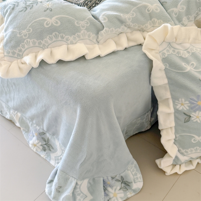 91家纺网 家纺一手货源 找家纺 潘朵拉家纺 2025立体着色雕花系列牛奶绒四件套 蓝韵