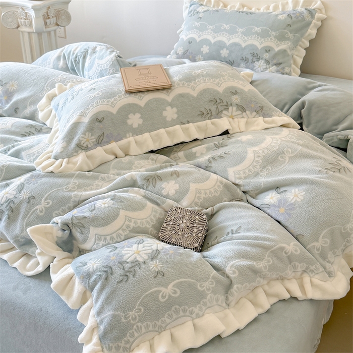 91家纺网 家纺一手货源 找家纺 潘朵拉家纺 2025立体着色雕花系列牛奶绒四件套 蓝韵