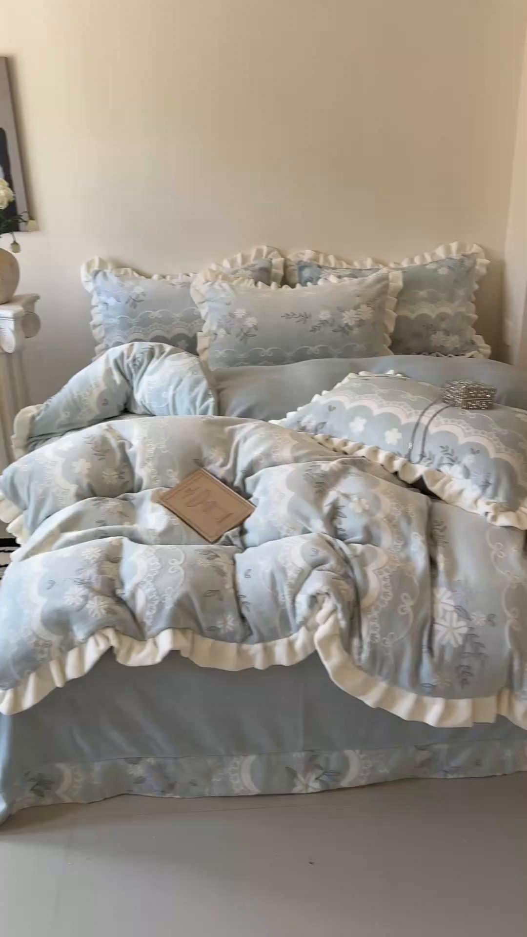 91家纺网 家纺一手货源 找家纺 潘朵拉家纺 2025立体着色雕花系列牛奶绒四件套 蓝韵