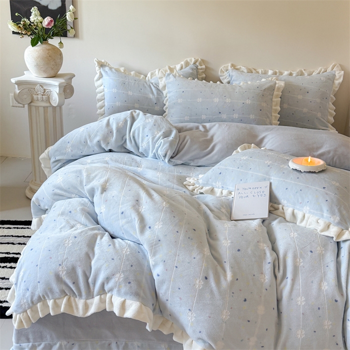 91家纺网 家纺一手货源 找家纺 潘朵拉家纺 2025立体着色雕花系列牛奶绒四件套 浅蓝星辰