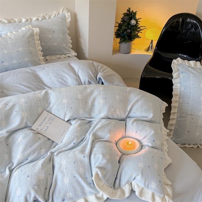 91家纺网 家纺一手货源 找家纺 潘朵拉家纺 2025立体着色雕花系列牛奶绒四件套 浅蓝星辰