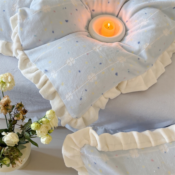 91家纺网 家纺一手货源 找家纺 潘朵拉家纺 2025立体着色雕花系列牛奶绒四件套 浅蓝星辰