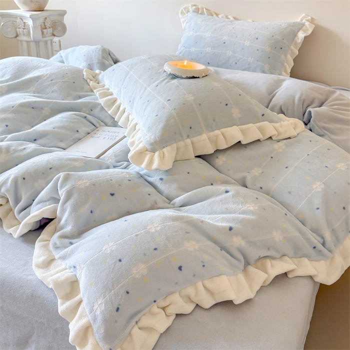 91家纺网 家纺一手货源 找家纺 潘朵拉家纺 2025立体着色雕花系列牛奶绒四件套 浅蓝星辰