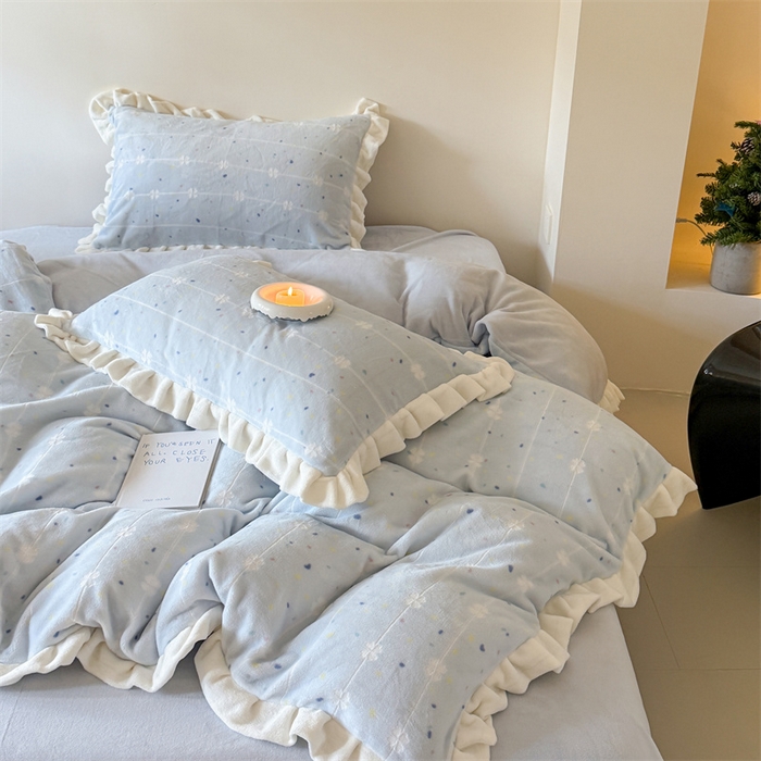 91家纺网 家纺一手货源 找家纺 潘朵拉家纺 2025立体着色雕花系列牛奶绒四件套 浅蓝星辰