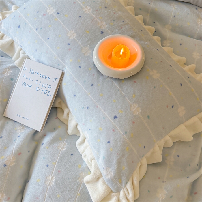 91家纺网 家纺一手货源 找家纺 潘朵拉家纺 2025立体着色雕花系列牛奶绒四件套 浅蓝星辰