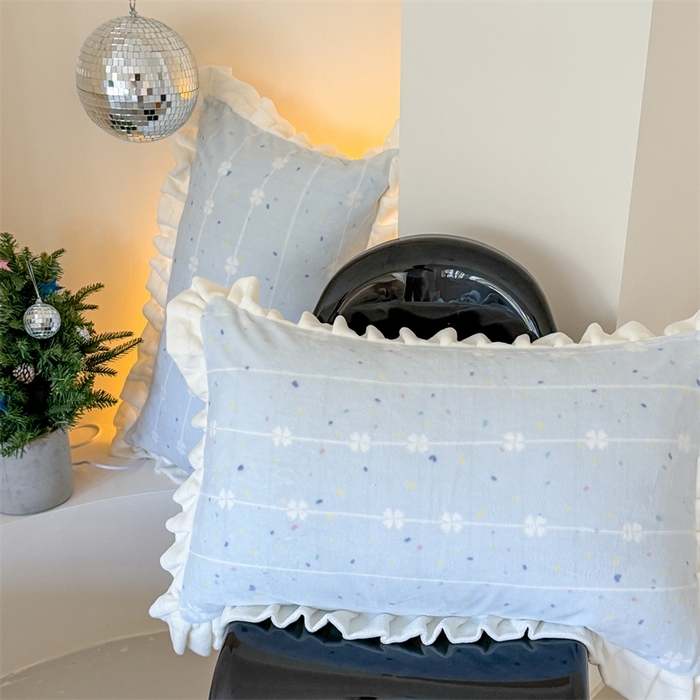 91家纺网 家纺一手货源 找家纺 潘朵拉家纺 2025立体着色雕花系列牛奶绒四件套 浅蓝星辰