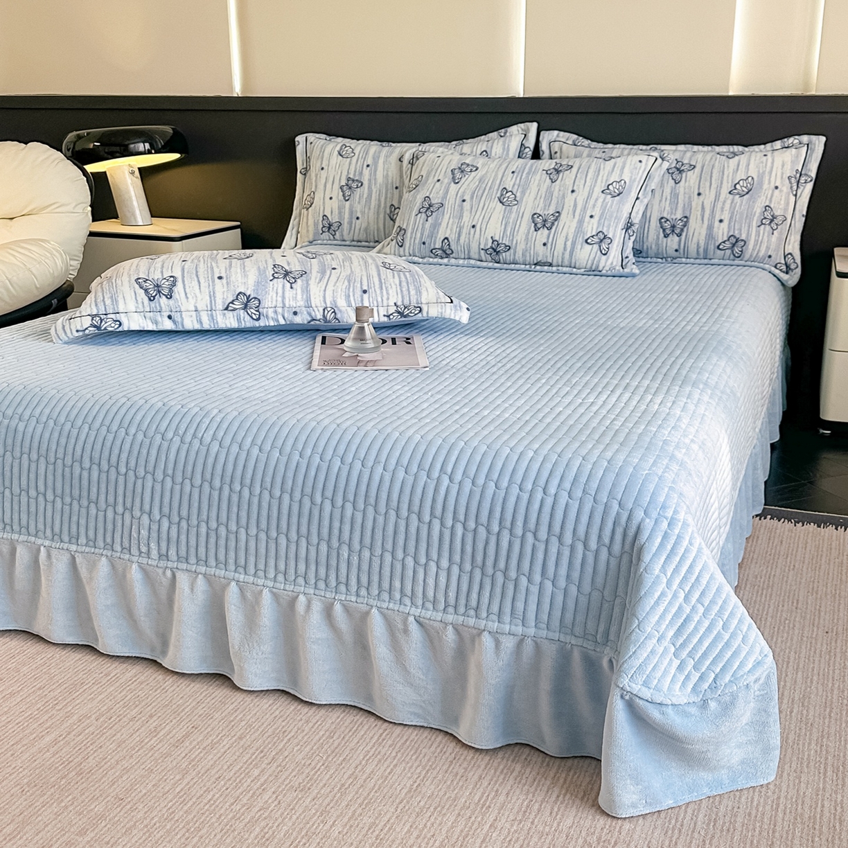 91家纺网 家纺一手货源 找家纺 （总）富米莱 2025新款牛奶绒烂花轻奢一字绣床盖床单四件套