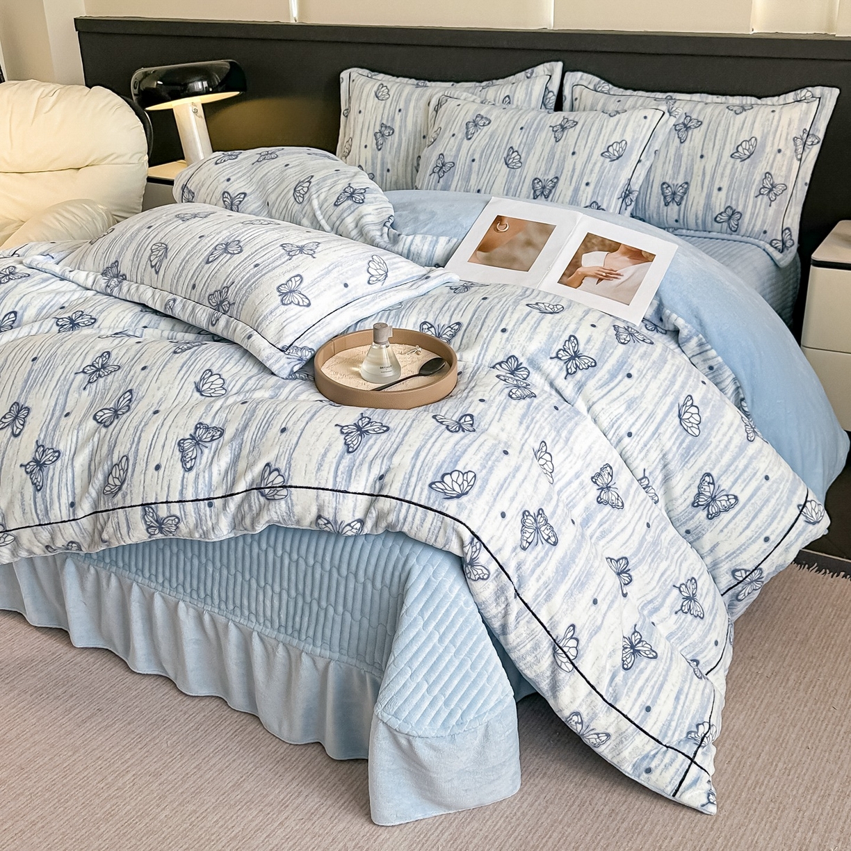 91家纺网 家纺一手货源 找家纺 （总）富米莱 2025新款牛奶绒烂花轻奢一字绣床盖床单四件套