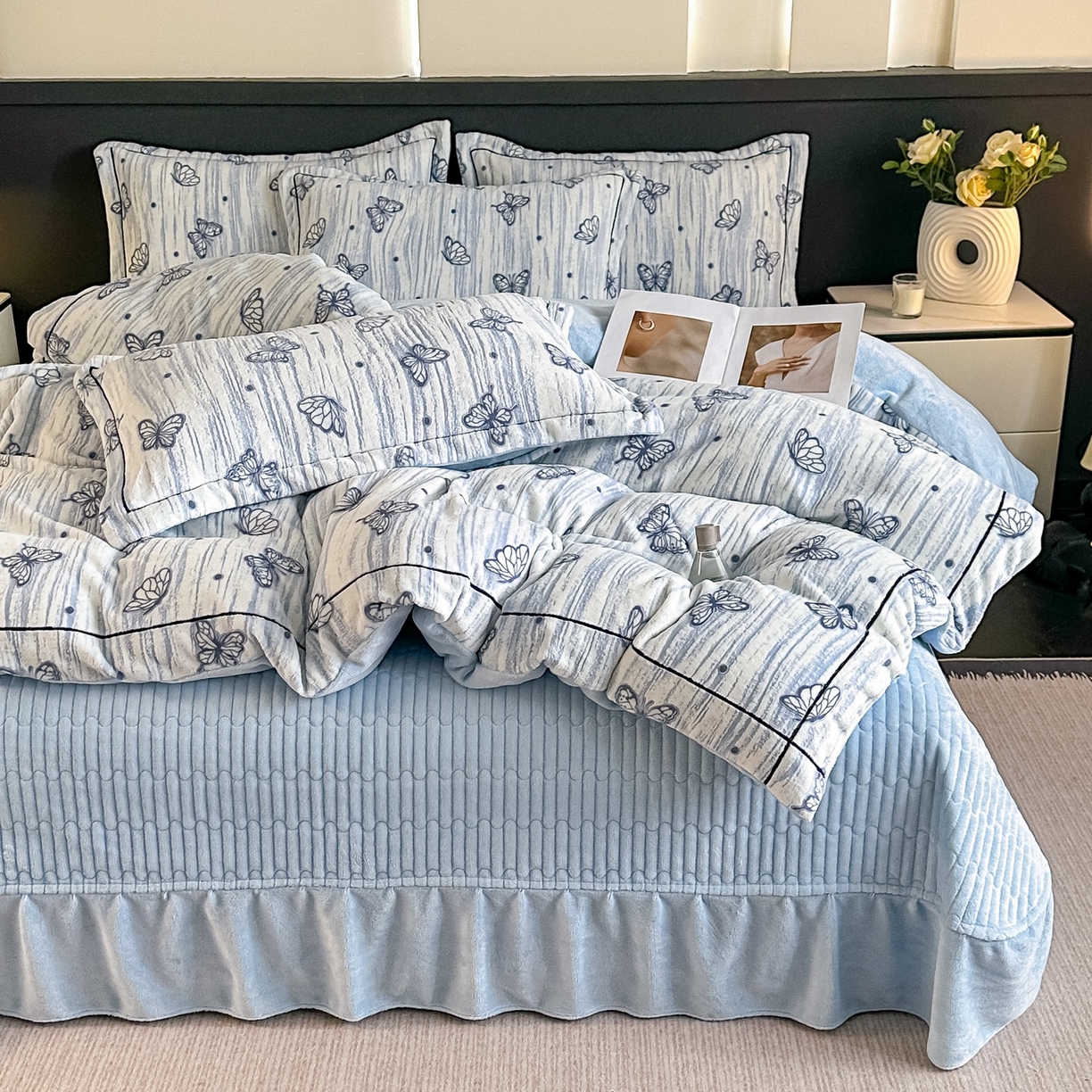 91家纺网 家纺一手货源 找家纺 （总）富米莱 2025新款牛奶绒烂花轻奢一字绣床盖床单四件套