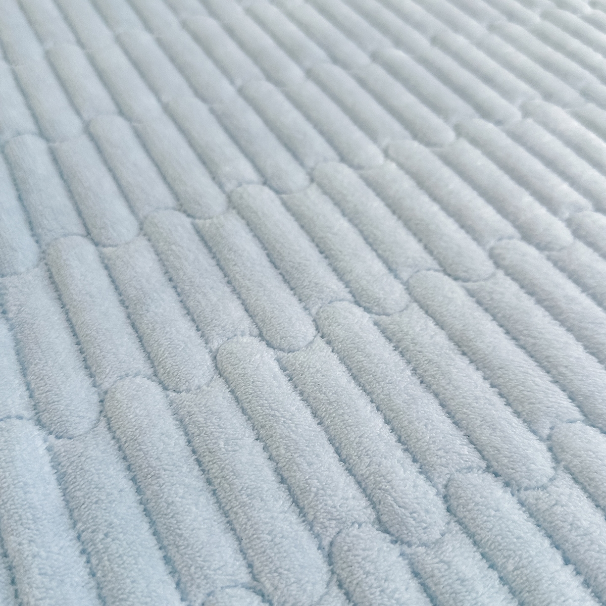 91家纺网 家纺一手货源 找家纺 （总）富米莱 2025新款牛奶绒烂花轻奢一字绣床盖床单四件套