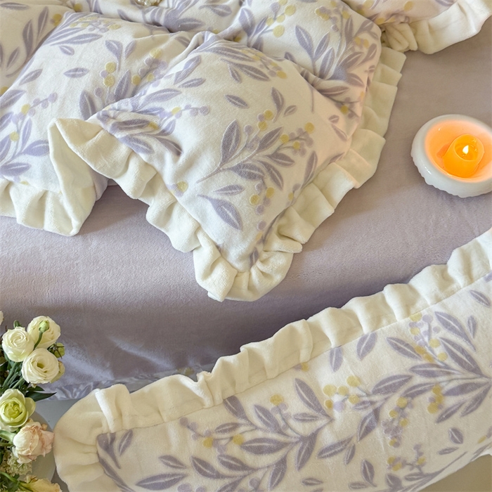 91家纺网 家纺一手货源 找家纺 潘朵拉家纺 2025立体着色雕花系列牛奶绒四件套 叶韵-紫