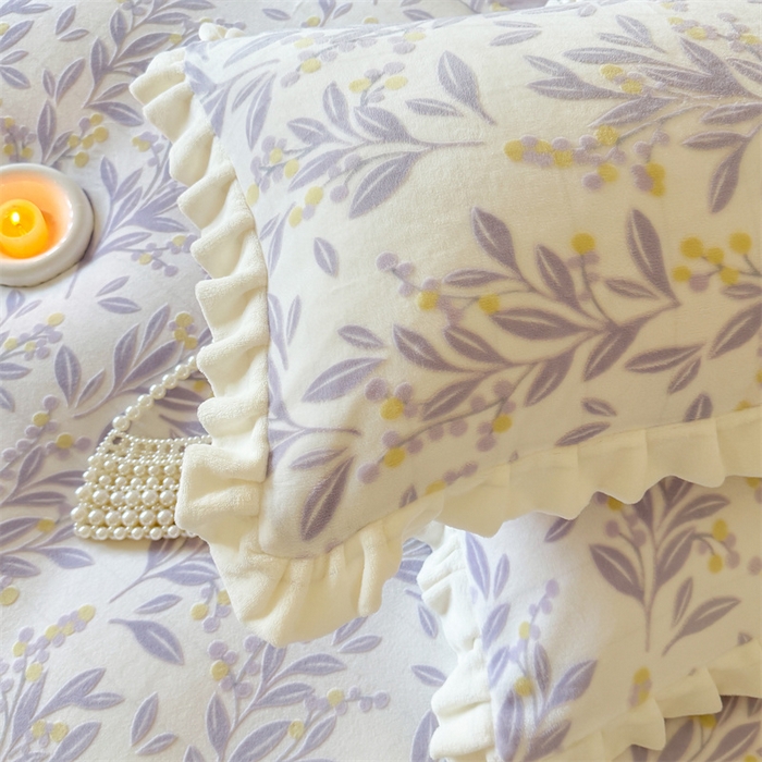 91家纺网 家纺一手货源 找家纺 潘朵拉家纺 2025立体着色雕花系列牛奶绒四件套 叶韵-紫