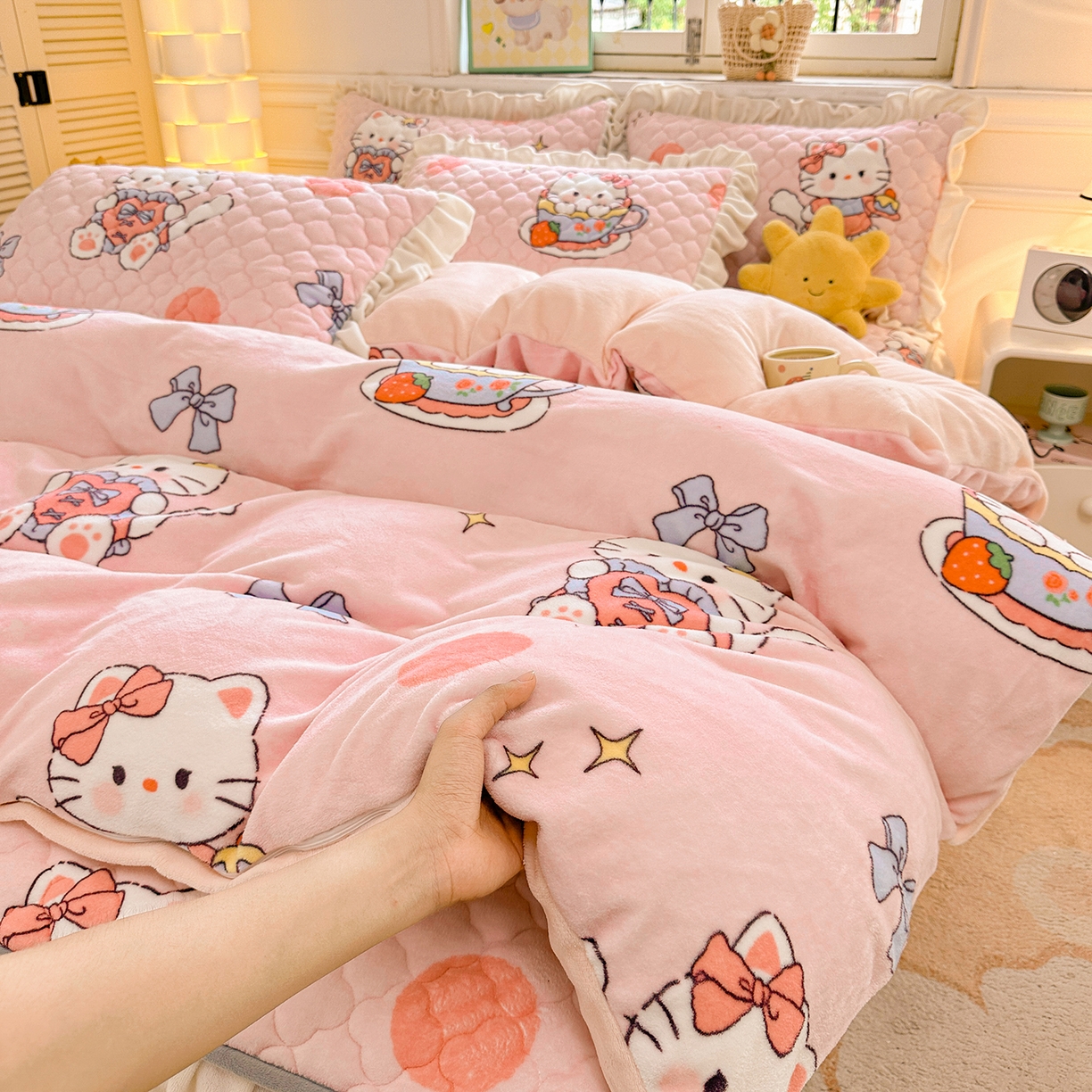 91家纺网 家纺一手货源 找家纺 （总）康纳利 2024新款A类抗菌加厚牛奶绒夹棉花边款床笠看搭配同款四件套提供买家秀