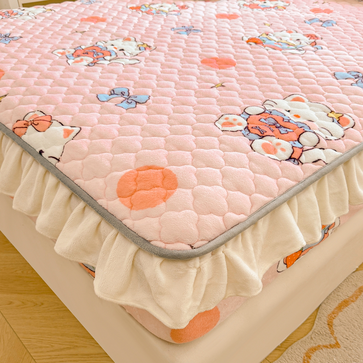 91家纺网 家纺一手货源 找家纺 （总）康纳利 2024新款A类抗菌加厚牛奶绒夹棉花边款床笠看搭配同款四件套提供买家秀