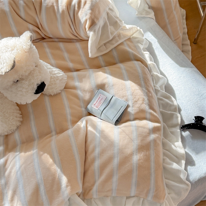 91家纺网 家纺一手货源 找家纺 （总）潘朵拉家纺 2025条纹花边牛奶绒四件套